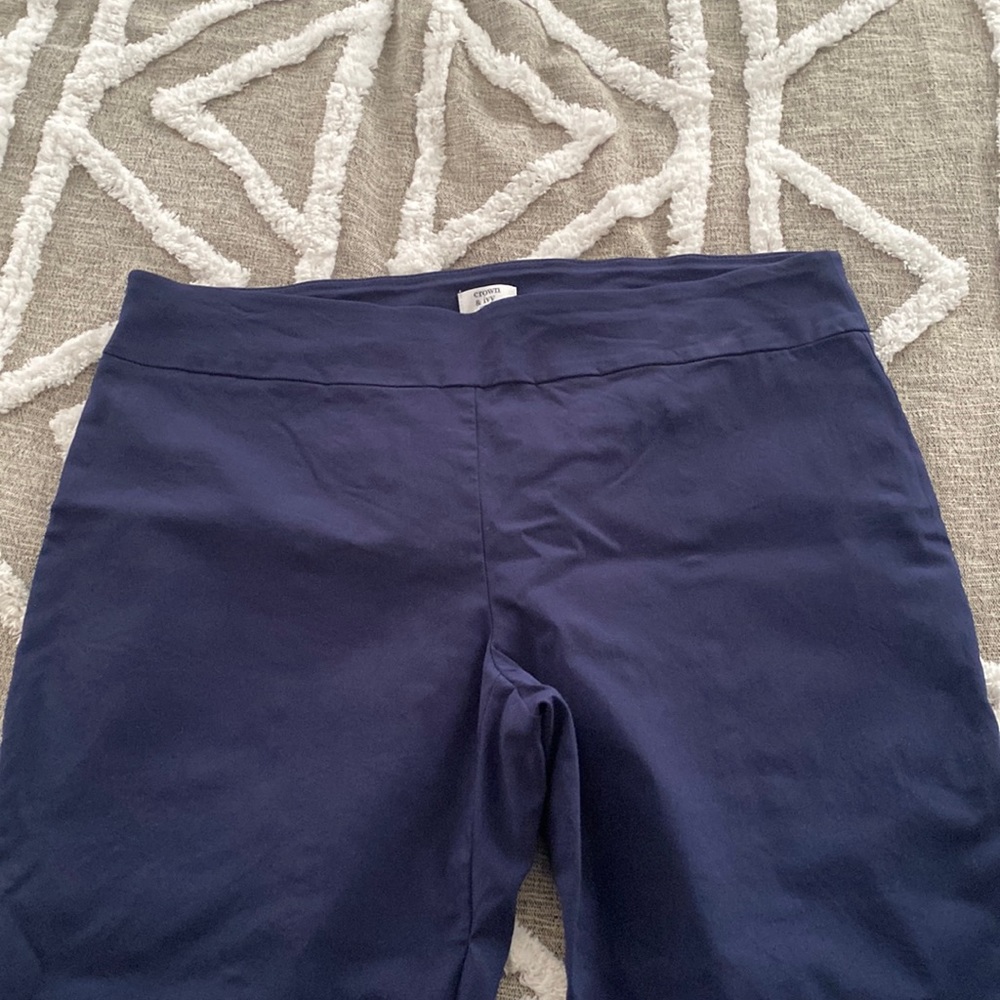 Crown & Ivy navy capri